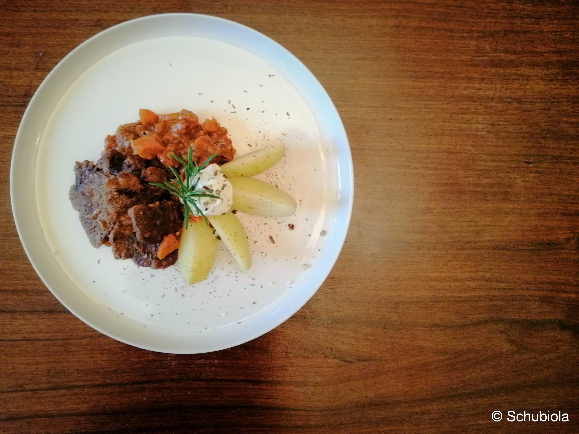 Rindschnitzerl geschmort mit Karotten-Steinpilz-Sauce